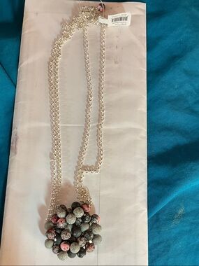 Viva beads Women’s Silver Chain Necklace with Pink and Gray Bead Cluster.